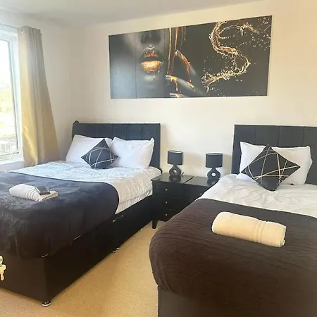 Serene Leeds Retreat - 3 Bedroom House * ليدز