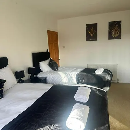 بيت للعطل Serene Leeds Retreat - 3 Bedroom House *