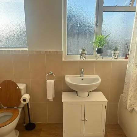 بيت للعطل Serene Leeds Retreat - 3 Bedroom House *